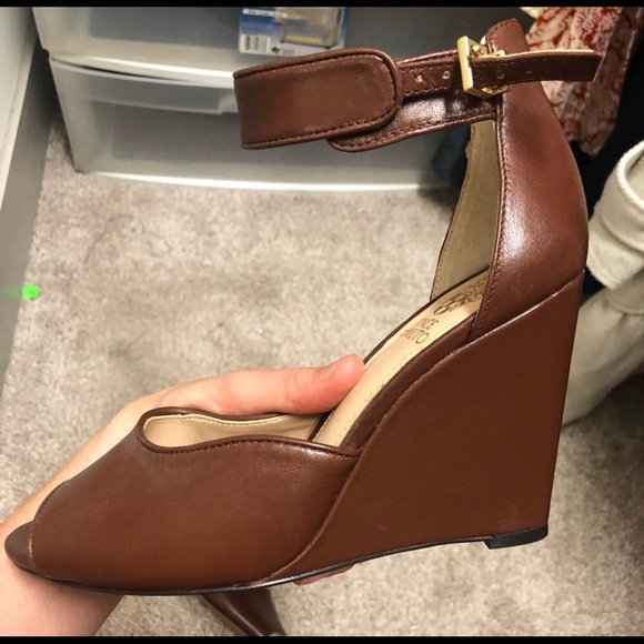 Vince Camuto heels - Picture 3 of 3